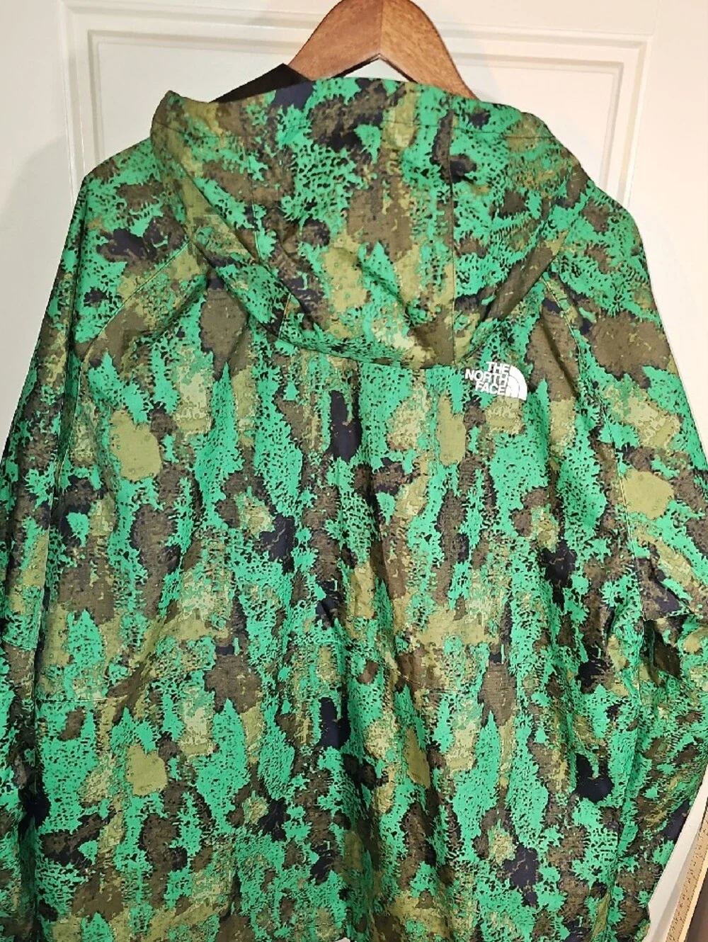 The North Face ANTORA LIMITED Green and Black Camo Hooded Jacket. SIZE XXL